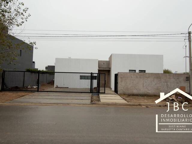 #699 - CASA para Venta en Bahia Blanca - AR-B